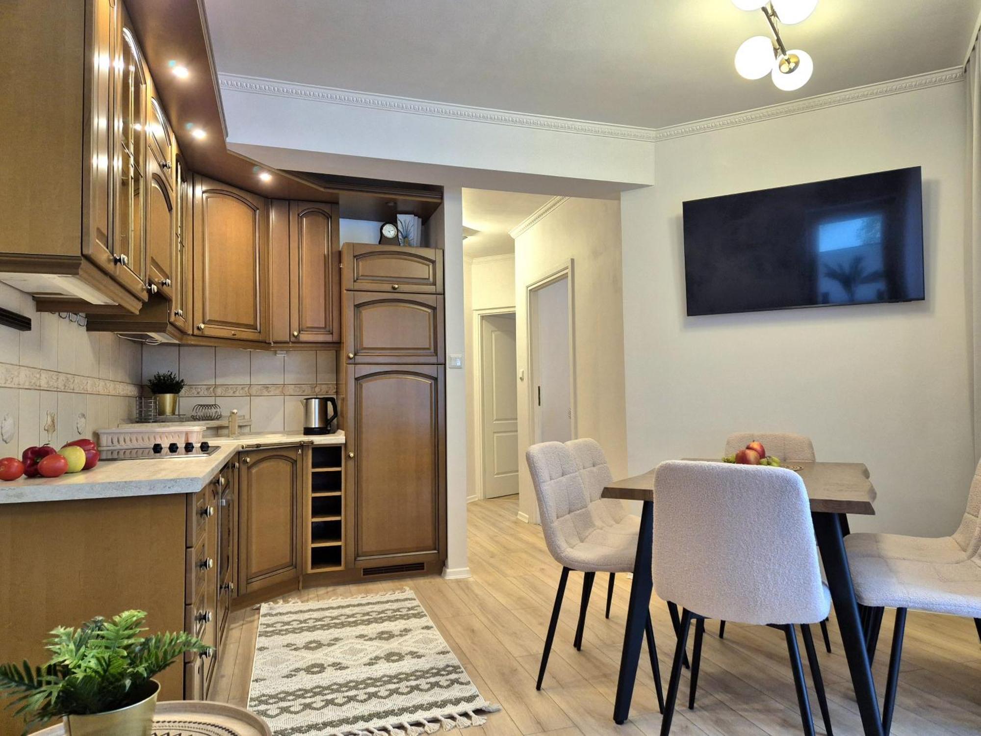 - Lux Apartment *
